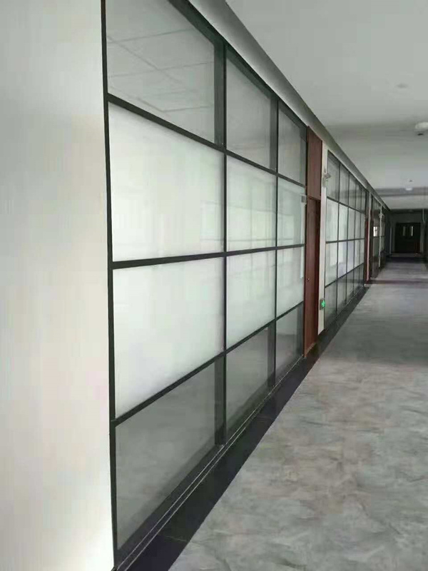 办公室玻璃隔断.jpg
